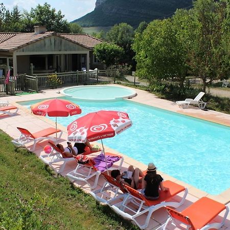 Causses & Vallees Vacances Hotel Saint-Georges-de-Luzencon ภายนอก รูปภาพ