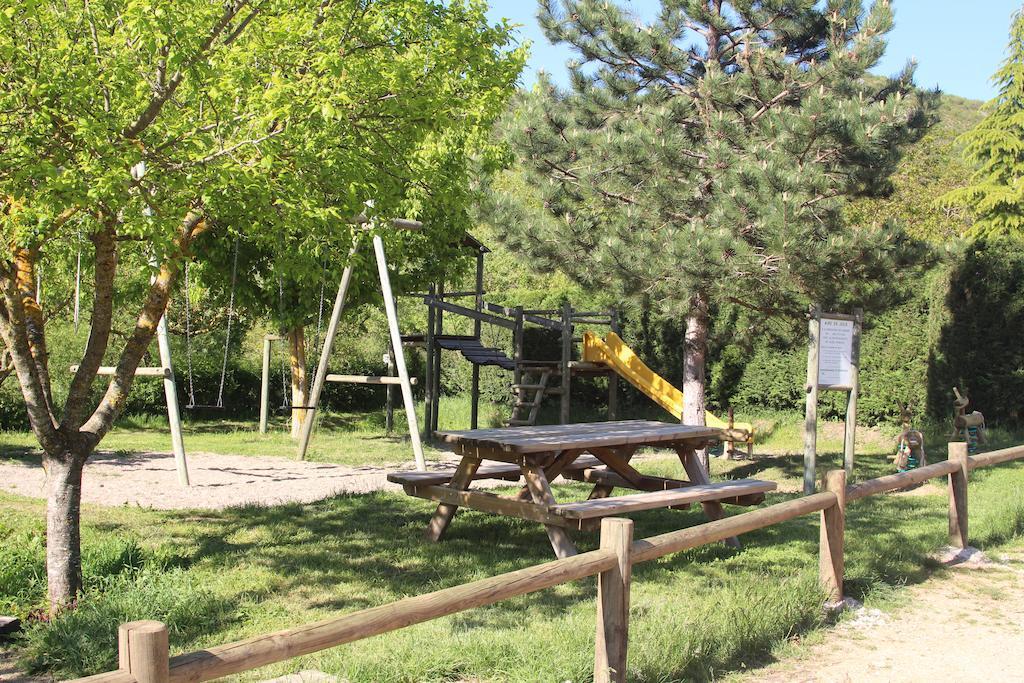 Causses & Vallees Vacances Hotel Saint-Georges-de-Luzencon ภายนอก รูปภาพ