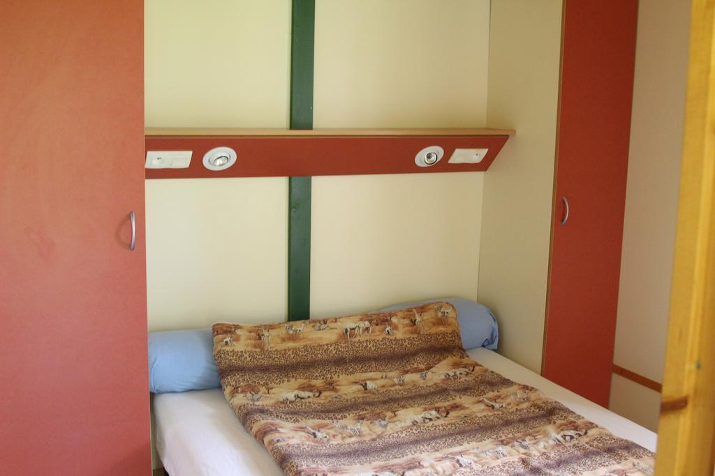 Causses & Vallees Vacances Hotel Saint-Georges-de-Luzencon ห้อง รูปภาพ