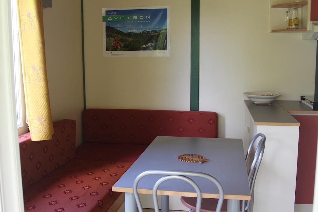 Causses & Vallees Vacances Hotel Saint-Georges-de-Luzencon ห้อง รูปภาพ