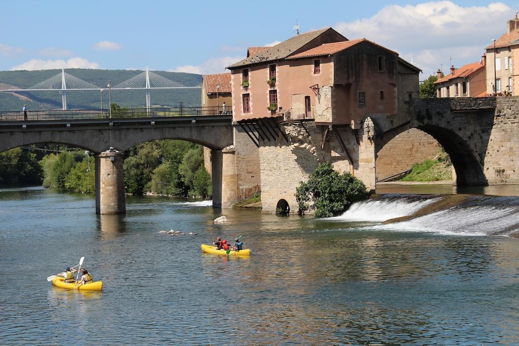 Causses & Vallees Vacances Hotel Saint-Georges-de-Luzencon ภายนอก รูปภาพ